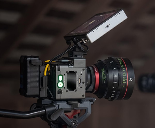 Freefly Ember S5K con objetivo Canon CN-E